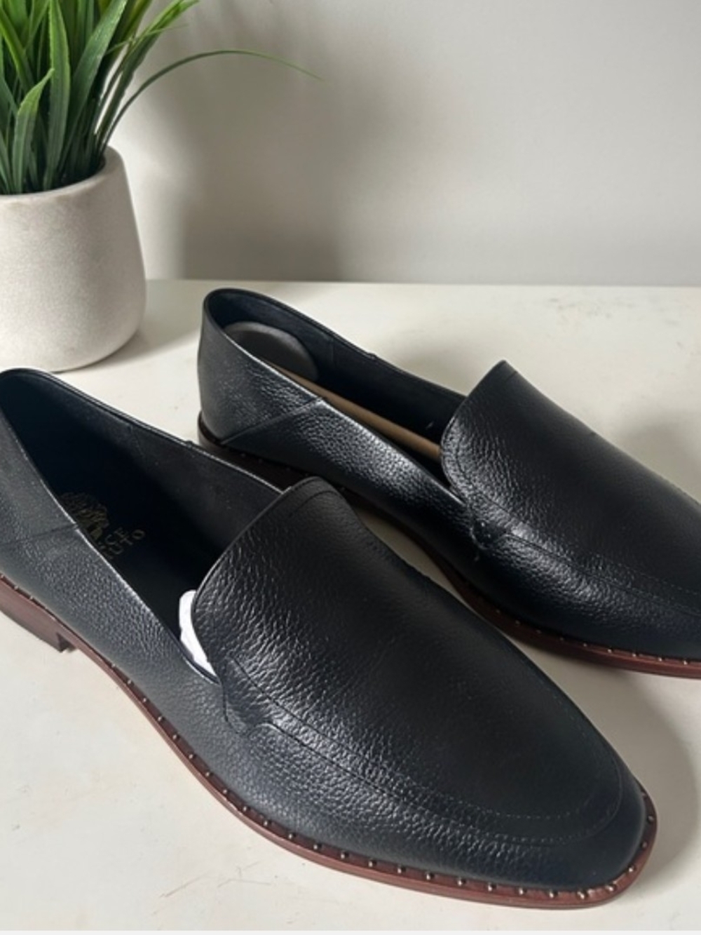 VINCE CAMUTO Women's Cretinian Black Leather Souffle Lux Loafers